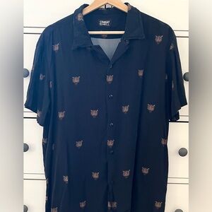 Men’s Straight to Hell button up shirt size XL
